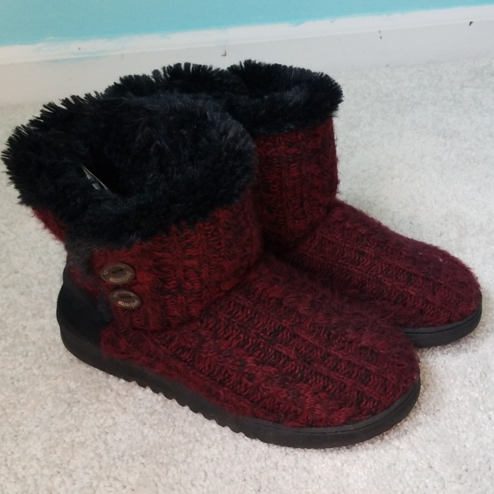 DEARFOAMS Red and Black Knitted Boots